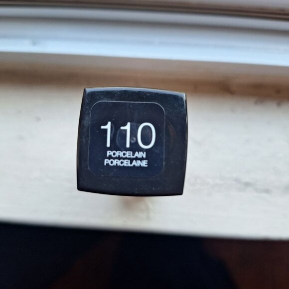 ⭐ Maybelline Fit Me Hydrate + Smooth Foundation – Shade 110 Porcelain ⭐ - Picture 2 of 2